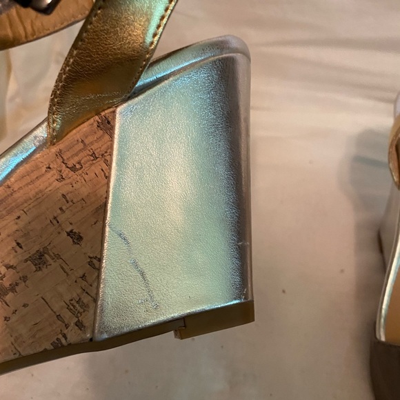 Sketchers tri- metallic high wedge heel size 7 - Picture 10 of 16